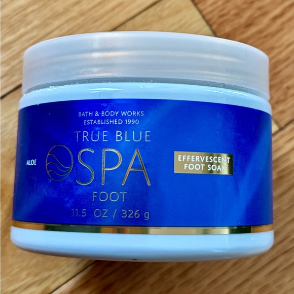 Bath & Body Works True Blue Spa Effervescent Foot Soak - Blue - Picture 1 of 4